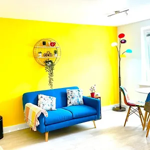 https://modern-townhouse-sleeps-4-with-parking.yorkshirehotels.net
