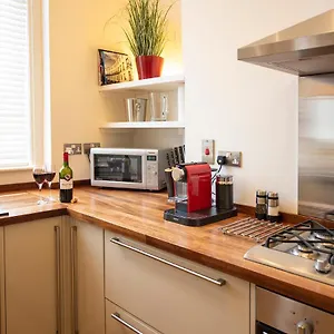 https://arkle-town-centre-apartment-cheltenham.cardiffhotelswales.com